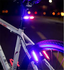 Cycle red and blue flash light.